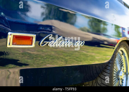 BERLIN - 05 MAI 2018 : emblème de la berline Ford Galaxie 500, close-up. Banque D'Images