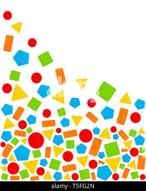 Jouet en bois coloré en blocs de formes géométriques. La texture colorée avec copie espace. Rectangle orange, vert carré, cercle rouge, triangle jaune et bleu Banque D'Images