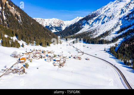 Autriche, Tyrol, Kelmen, Namlos le col de montagne en hiver, l'image aérienne Banque D'Images