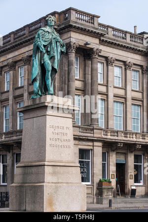 Statue en bronze du roi George IV sur socle par Sir John Steell, George Street, Édimbourg Ville Nouvelle, Écosse, Royaume-Uni Banque D'Images
