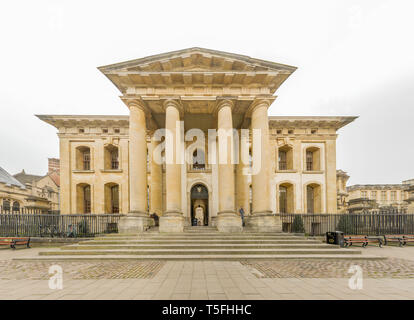 Entrée privée sur la rue Broad à The Clarendon building à la Bodleian Library complex à l'université d'Oxford, Angleterre, sur l'image. Banque D'Images