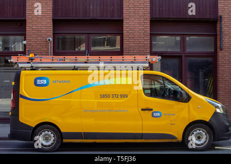 Un ESB Networks van stationné dans une rue principale de Dublin, Irlande. Banque D'Images