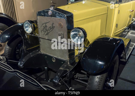 RIGA, Lettonie - 18 Février 2019 : 1926 Fiat 503 Torpedo dans le Riga Motor Museum. Exposition de voitures anciennes Banque D'Images