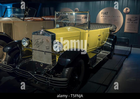 RIGA, Lettonie - 18 Février 2019 : 1926 Fiat 503 Torpedo dans le Riga Motor Museum. Exposition de voitures anciennes Banque D'Images