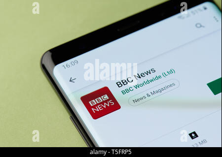 New York, USA - 22 avril 2019 : l'installation de BBC News à application pour smartphone de google market Banque D'Images