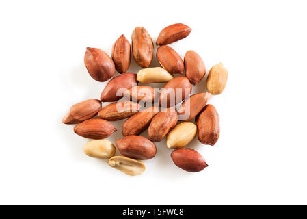 Composition des cacahuètes isolé sur fond blanc Banque D'Images