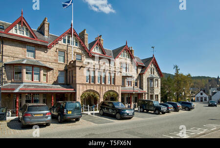 L'ECOSSE ABERDEENSHIRE BRAEMAR FIFE ARMS HOTEL ET L'ENTRÉE PRINCIPALE Banque D'Images