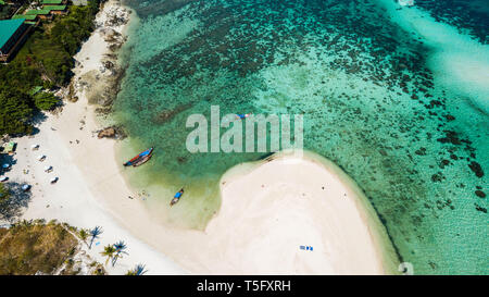 Vue de dessus de sunrise beach à Koh Lipe, Thaïlande Satun dans Banque D'Images