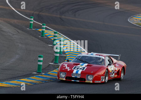 LE MANS, FRANCE, le 6 juillet 2018 : Le Mans Classic sur le circuit des 24 heures. Aucun autre événement dans le monde rassemble tant de vieilles voitures de course dans le s Banque D'Images