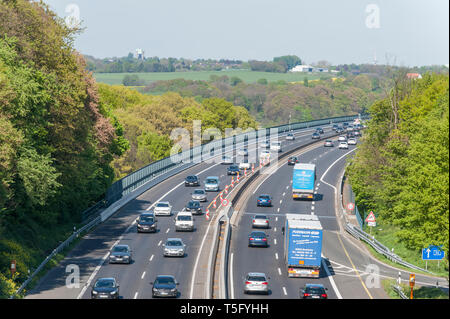 Auf die Aufsicht A52 Richtung Essen kurz vor der dem Ruhrtalbruecke Parkplatz Auberg Banque D'Images