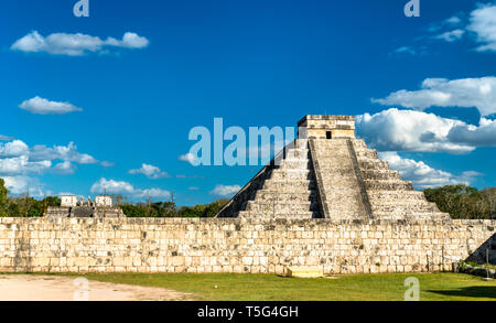 El Castillo ou Kukulkan, pyramide de Chichen Itza au Mexique Banque D'Images