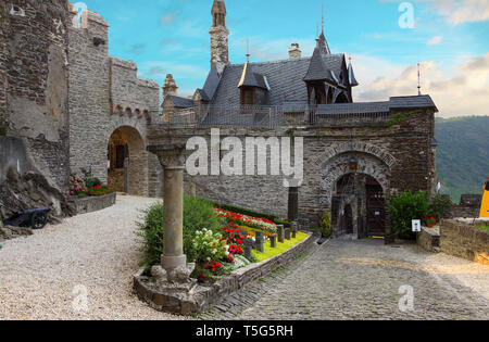 Cour de le château impérial de Cochem sur la Moselle Banque D'Images