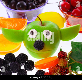 Apple drôle avec Yoda dekoration fruits - cut out Banque D'Images