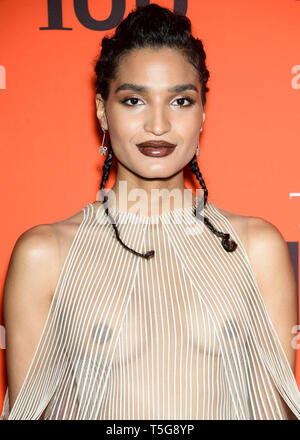 MANHATTAN, NEW YORK CITY, NEW YORK, USA - 23 avril : actrice Indya Moore portant Iris van Herpen arrive à l'heure 100 2019 Gala tenu au Frederick P. Rose Hall au Jazz at Lincoln Center le 23 avril 2019 à Manhattan, New York City, New York, United States. (Photo par Image Press Office) Banque D'Images