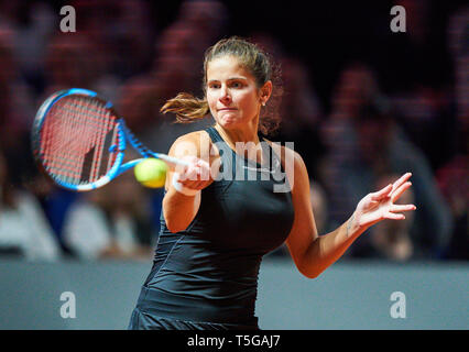 Stuttgart, Allemagne. Apr 24, 2019. Julia GÖRGES, GER en action dans son match contre Anastasia PAVLYUCHENKOVA RUS, au Grand Prix de tennis WTA Mesdames Porsche à Stuttgart, le 24 avril 2019. Crédit : Peter Schatz/Alamy Live News Banque D'Images