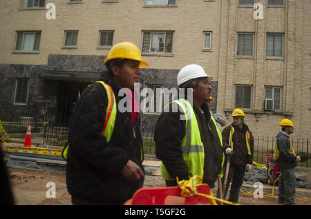 Washington, DC, USA. Mar 10, 2009. Les travailleurs de la construction d'un site dans le quartier de Columbia Heights, Washington DC, 3 mars 2009. Credit : Bill Putnam/ZUMA/Alamy Fil Live News Banque D'Images