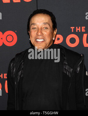 Smokey Robinson au Tribeca Film Festival tapis rouge pour la soirée d'ouverture des arrivées à l'Apollo Theater à New York. Banque D'Images