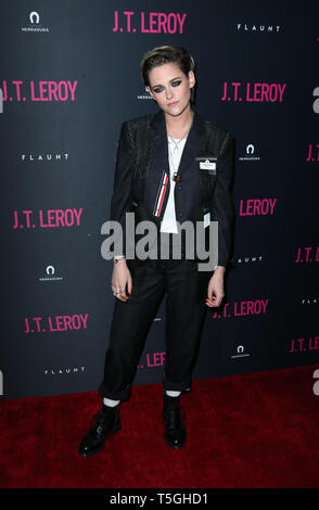 Los Angeles, Californie, USA. Apr 24, 2019. Kristen Stewart, arrive à la première de Universal Pictures' 'J.T. Leroy', à l'ArcLight Hollywood à Hollywood en Californie le 24 avril 2019 Credit : Faye Sadou/MediaPunch MediaPunch Crédit : Inc/Alamy Live News Banque D'Images