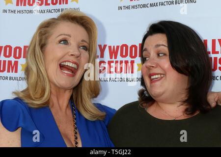 Los Angeles, CA, USA. Apr 24, 2019. Melody Thomas Scott, Katharine Luckinbill-Conner aux arrivées de se souvenir - Lucy Hall Lucille Ball Hommage dévoilement, le Musée d'Hollywood, Los Angeles, CA, 24 avril 2019. Credit : Priscilla Grant/Everett Collection/Alamy Live News Banque D'Images