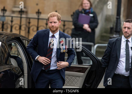 Westminster, Royaume-Uni. 25 avril 2019. Le duc de Sussex, le prince Harry, et la duchesse de Cambridge a rejoint le duc de Gloucester pour un service de l'Anzac Day à l'abbaye de Westminster. Le prince Harry et la duchesse de Sussex Meghan Markle's premier bébé à naître n'importe quel jour à partir de maintenant. Credit : Benjamin Wareing/Alamy Live News Banque D'Images