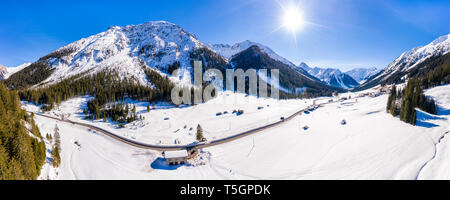 Autriche, Tyrol, à Kelmen Namlos col de montagne, en hiver, l'image aérienne Banque D'Images