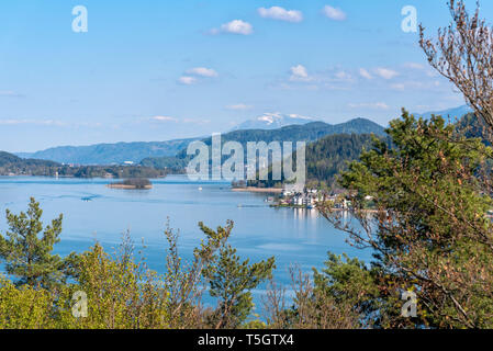 Panorama de la See - Vue sur Lac - Wörthersee, Klagenfurt, Carinthie, Autriche Banque D'Images