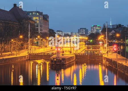 Allemagne, Berlin, Berlin-Mitte, Muehlendammschleuse, verrouiller dans la lumière du soir Banque D'Images