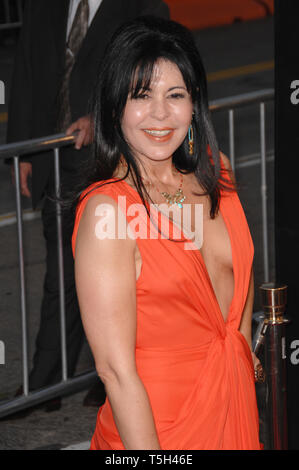 LOS ANGELES, CA. 05 novembre 2006 : MARIA CONCHITA ALONSO au Los Angeles premiere de 'Babel'. Photo : Paul Smith / Featureflash Banque D'Images