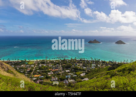 USA, Hawaii, Oahu, Kailua, vue à partir de la casemate Lanikai Sentier, sentier, à la crête de Kaiwa Na Mokulua, le Twin Islands Banque D'Images