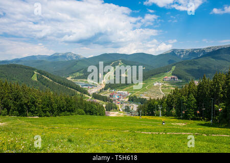 L'Ukraine, Carpates, donnent sur la station de ski de Bukovel Banque D'Images