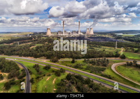 Bayswater centrale électrique dans la région de Hunter Valley Australie la production d'électricité à partir de combustibles fossiles charbon noir émission de dioxyde de carbone dans l'atmosphère sur Banque D'Images