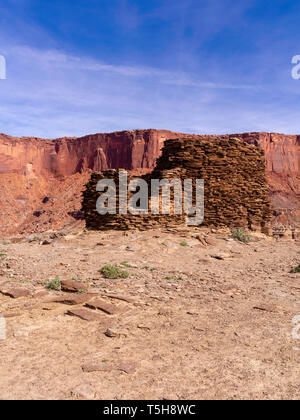 Ruines Anasazi, situé à Fort bas, au-dessus de la rivière de l'Île Verte, dans le ciel, District Canyonlands National Park, Moab, Utah, USA. Banque D'Images