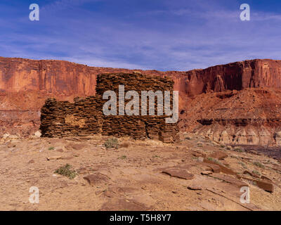 Ruines Anasazi, situé à Fort bas, au-dessus de la rivière de l'Île Verte, dans le ciel, District Canyonlands National Park, Moab, Utah, USA. Banque D'Images