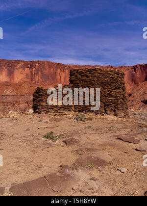 Ruines Anasazi, situé à Fort bas, au-dessus de la rivière de l'Île Verte, dans le ciel, District Canyonlands National Park, Moab, Utah, USA. Banque D'Images