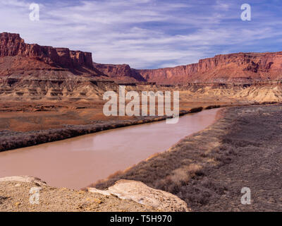 Vue de la rivière Verte comme elle serpente dans la région de Fort bas, Island in the Sky, District Canyonlands National Park, Moab, Utah, USA. Banque D'Images