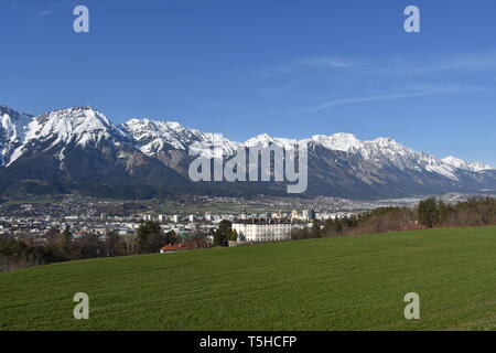 Schloss Ambras Schloss Ambras,,, Amras, Innsbruck, Tirol, Österreich, Landeshauptstadt, Burg, Maximilien, Wappen, Sonnenuhr, Schornstein, Rauchfang, F Banque D'Images