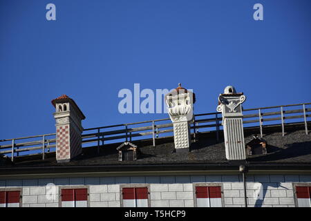 Schloss Ambras Schloss Ambras,,, Amras, Innsbruck, Tirol, Österreich, Landeshauptstadt, Burg, Maximilien, Wappen, Sonnenuhr, Schornstein, Rauchfang, F Banque D'Images