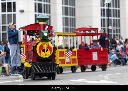 Wilmington, North Carolina, USA - 6 Avril 2019 : La Caroline du Festival des azalées, le Soudan Shriners CHOO CHOO, descendre la 3e rue pendant la parade Banque D'Images