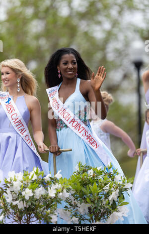 Wilmington, North Carolina, USA - 6 Avril 2019 : La Caroline du Festival des azalées, Float Valeur comptable Mlle America's Outstanding Teens bas 3ème rue d Banque D'Images