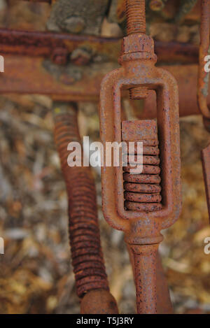 Vue rapprochée de la partie rouillée des anciens printemps Banque D'Images