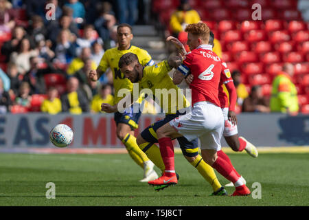 13 avril 2019, la ville, Nottingham, Angleterre ; Sky Bet Championship, Nottingham Forest contre Blackburn Rovers : Adam Armstrong (7) de Blackburn batailles avec Jack Colback (6) de Nottingham Forest Crédit : Jon Hobley/News Images images Ligue de football anglais sont soumis à licence DataCo Banque D'Images