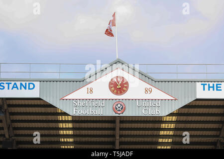 13 AVRIL 2019 , Bramall Lane, Sheffield, Angleterre ; Sky Bet Championship, Sheffield United vs Millwall ; une EDDV du Sheffield United réveil dans le stand BCEGI Crédit : Mark Cosgrove/News Images images Ligue de football anglais sont soumis à licence DataCo Banque D'Images