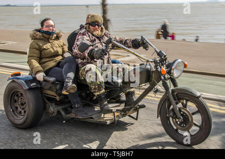 Moto trike personnalisée à trois roues avec des passagers au rallye moto Southend Shakedown 2013, Southend on Sea, Essex, Royaume-Uni Banque D'Images