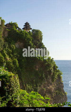 Une vue de Temple d'Uluwatu (Pura Luhur Uluwatu) sur la péninsule de Bukit à Bali, Indonésie Banque D'Images