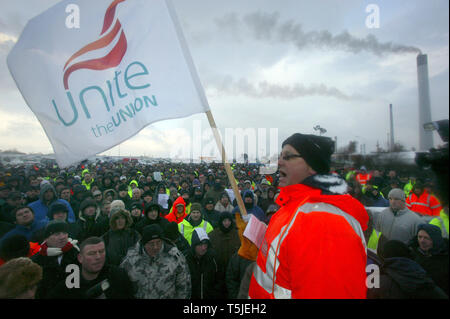 Des grèves sauvages à la raffinerie de pétrole de Lindsey en protestation de l'emploi accordée aux travailleurs étrangers. Immingham, Lincolnshire. 2.2.09 Banque D'Images