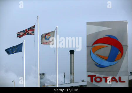 Des grèves sauvages à la raffinerie de pétrole de Lindsey en protestation de l'emploi accordée aux travailleurs étrangers. Immingham, Lincolnshire. 2.2.09 Banque D'Images