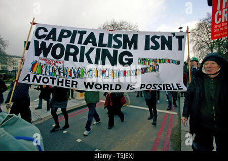 Le capitalisme n'est pas Groupe de bannière. Accorder la priorité aux gens de mars pour l'emploi, la justice et le climat de l'avant du Sommet du G20 de Londres. 28.3.09 Banque D'Images