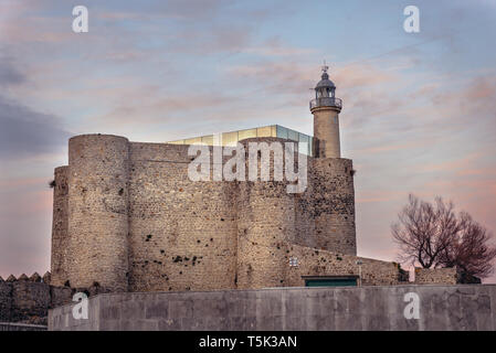 Château de Santa Ana à Castro Urdiales seaport en Cantabrie Région de l'Espagne Banque D'Images