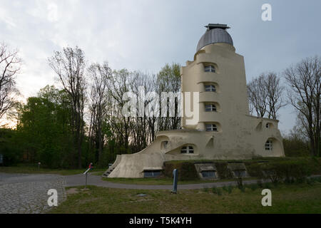 Tour Einstein (Einsteinturm), un monument de l'architecture moderne et la science moderne. Potsdam, Brandebourg, Allemagne Banque D'Images