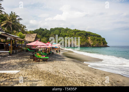 BALI, INDONÉSIE - 27 janvier 2019 - personnes non identifiées chez Virgin, plage à Bali, Indonésie. C'est l'un des plus populaires plages de Bali. Banque D'Images